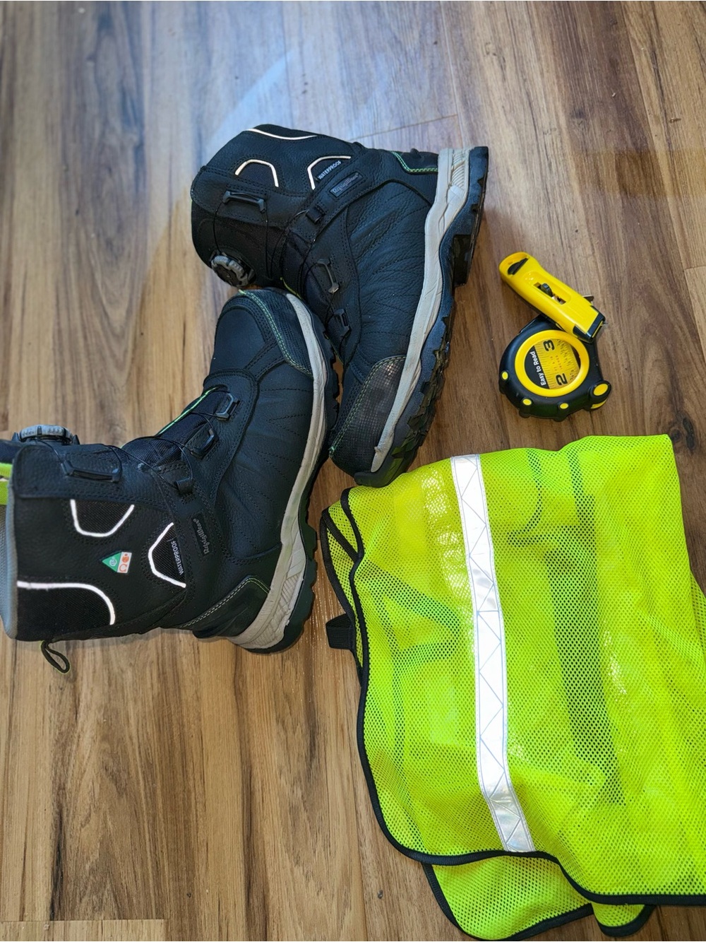 *Like New* bundle- Refrigiwear¥ Work BootsW/Utility vest